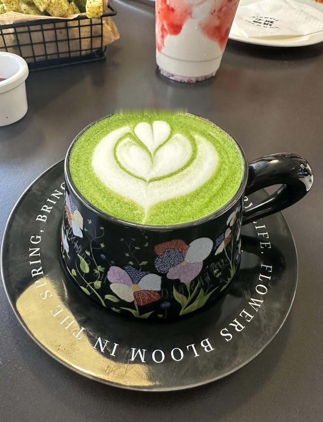 在吴川单身的原因是女孩子跟女孩子玩，男鞋子跟男鞋子玩