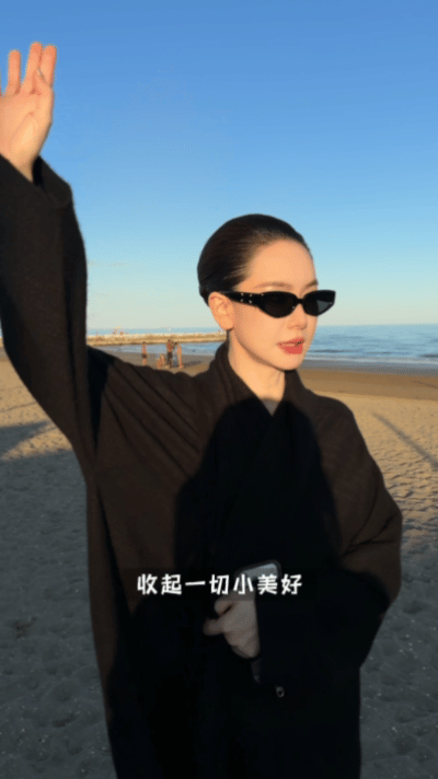 戚薇好标准的一颗圆头 戚薇好标准的一颗圆头，完全是天资... 戚薇贴头皮盘发造型