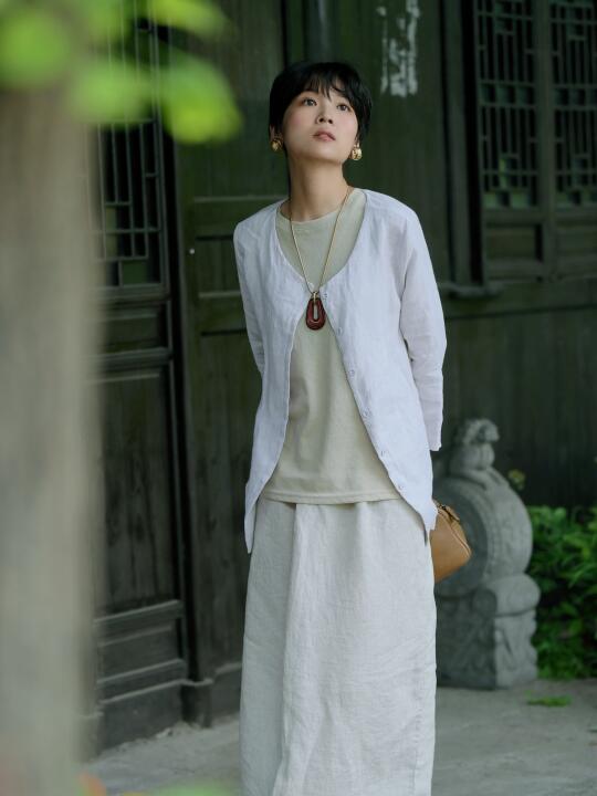 “穿麻的衣服，就别老惦记着它皱不皱了”