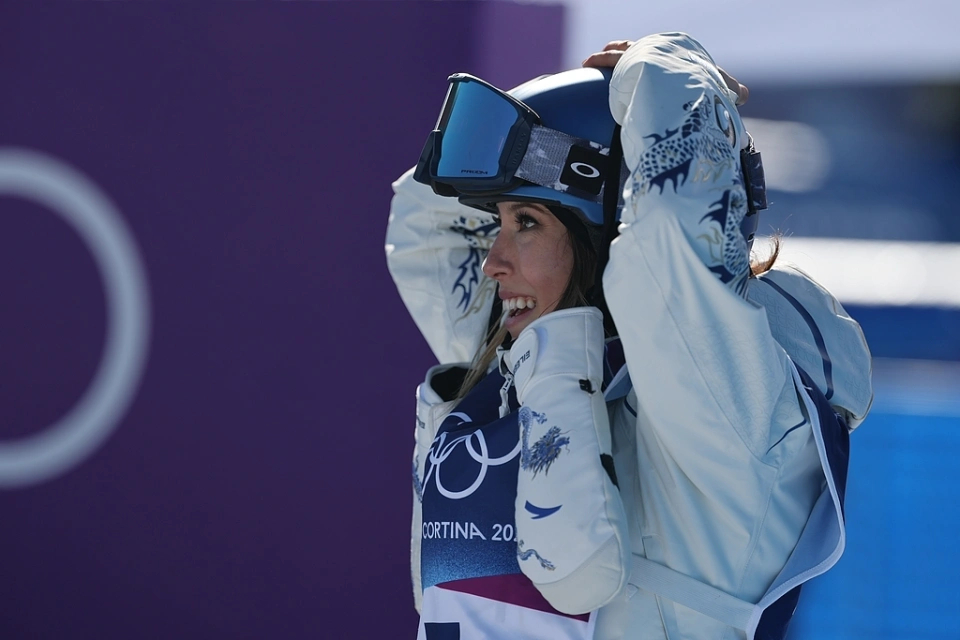 #谷爱凌##米兰冬奥会##自由式滑雪女子坡面障碍技巧预赛# 第一跳，1.26分，