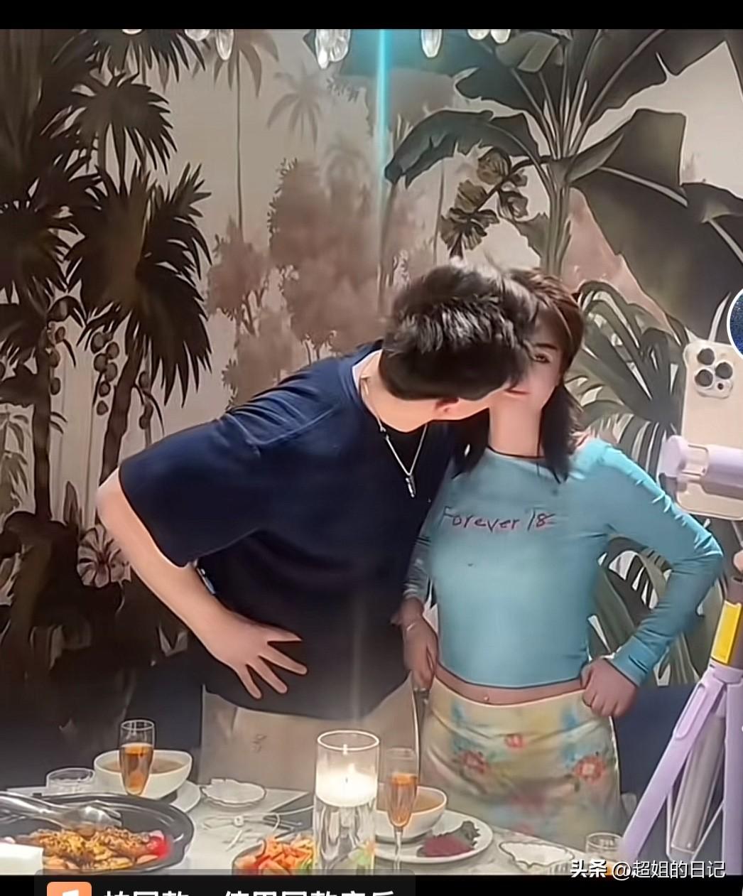 于文红和小男友看来是真的，不然也不会这样当众亲吻。

于文红说“我需要炒流量么，