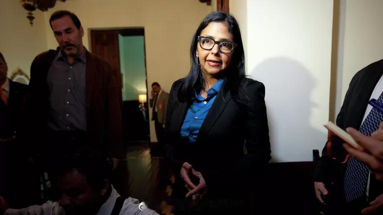 委内瑞拉副总统罗德里格斯不是内鬼，她是马杜罗的坚定支持者。据俄罗斯卫星通讯社报道