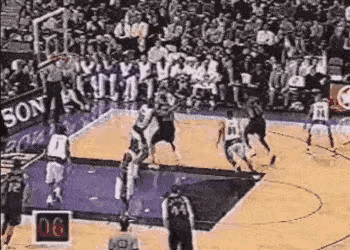 卡特：我只会扣篮[灵光一闪]我还会抓帽！就问你，秀不秀？
#NBA经典瞬间# #