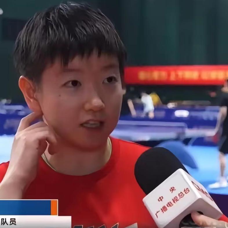 百年伦敦世乒赛国乒出发在即，孙颖莎接受采访时表示：这次伦敦世乒赛夺冠的道路会越来
