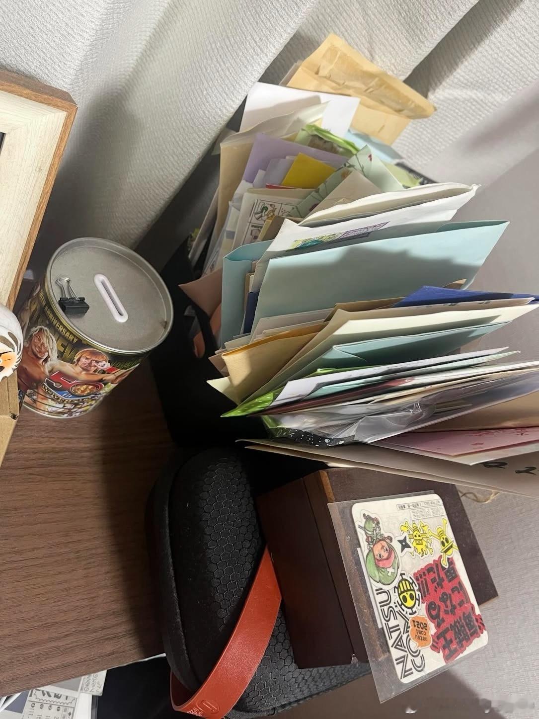 户上隼辅：致一直支持我的所有粉丝：我的信箱几乎快被大家寄来的漂亮信件塞爆了。说实