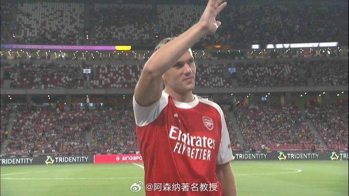 记者Connor Humm透露，约克雷斯已经正式进入阿森纳vs热刺大名单，期待首