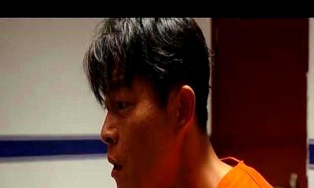 救了他命的馍，和要了他命的子弹，出自同一个人的手。
 
枪响时，孟耀辉不知道那是