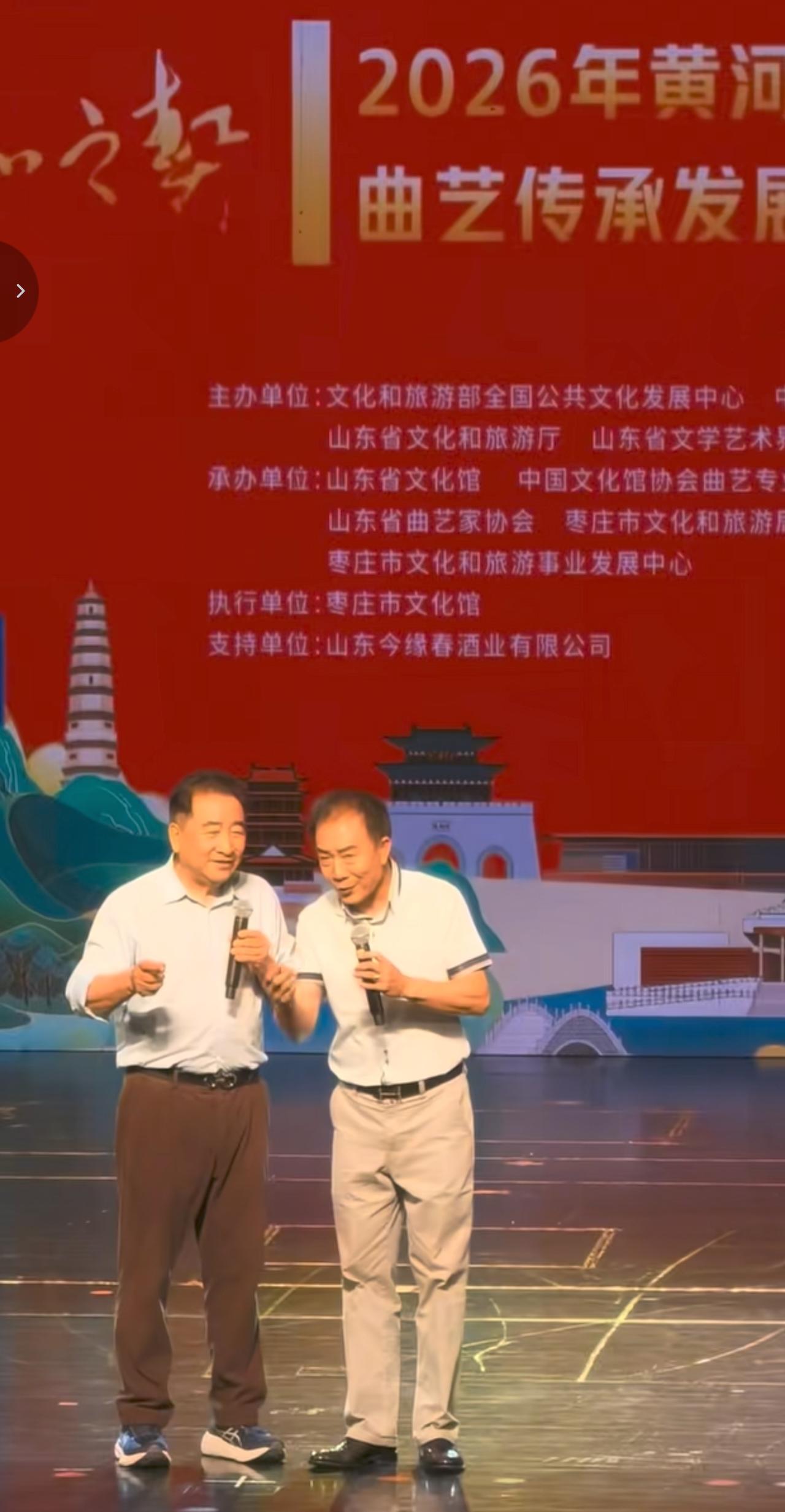 没想到都2026年了，还能看到姜昆拿出多年前的老段子上台表演。就是那个老网络笑话