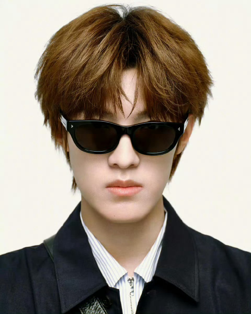 好高清的怼脸图登陆少年Prada，看看颜值及时尚表现力朱志鑫、张泽禹、张极、左航