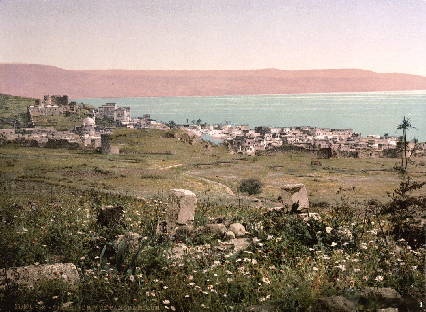老照片 1890年，位于加利利海西边的著名巴勒斯坦城市太巴列。 ​​​