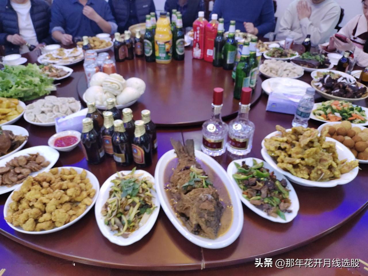 24个菜，基本都是我做的
祝网友粉丝们，龙年行大运，步步高升[烟花][烟花][烟