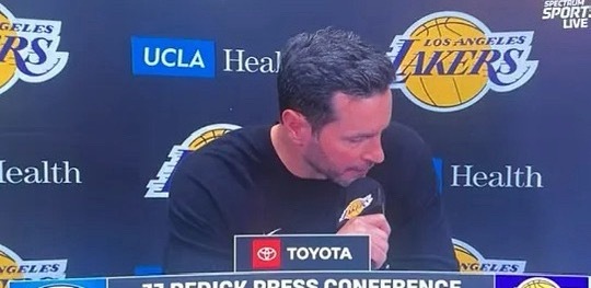 在今日结束的一场NBA常规赛中，湖人主场87-123不敌雷霆。本场比赛，湖人包括