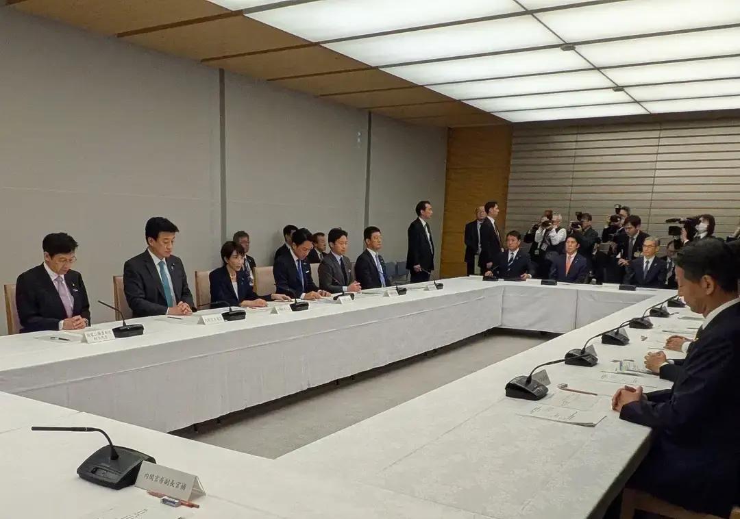 日本首相高市早苗今天（12月22日）发文说：“今天，我们召开了‘有关部长关于自卫