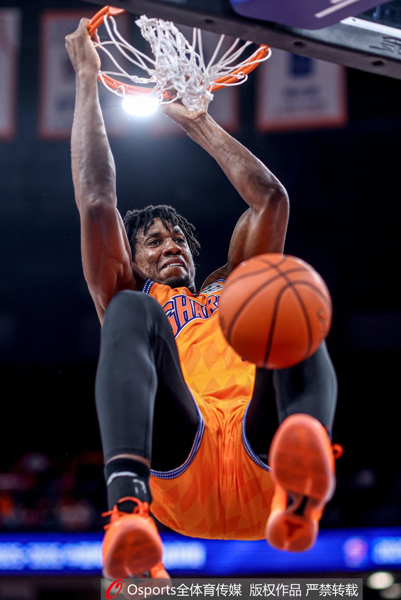 弗格半场6个三分球，怀特塞德9分钟8前板，上海外援终于都打出来


CBA一直靠