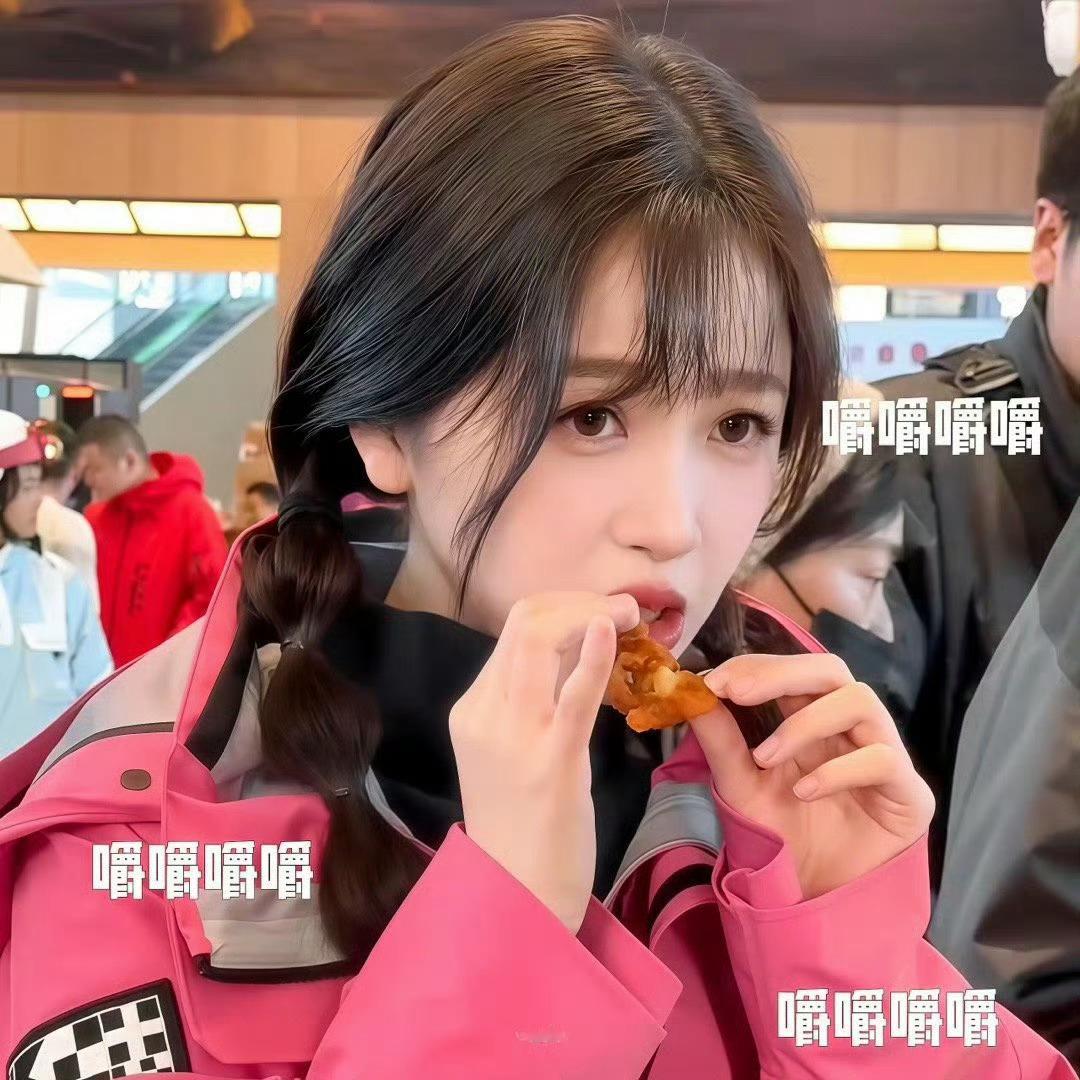虞书欣妮妮塑 是看到就会让人很开心的一只妮妮猪 