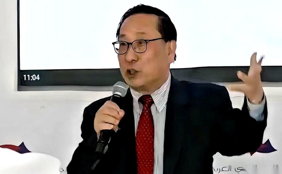 一名中国人，三分钟的发言，让全场寂静无声。
 
高志凯在菲律宾的主场，问了个所有