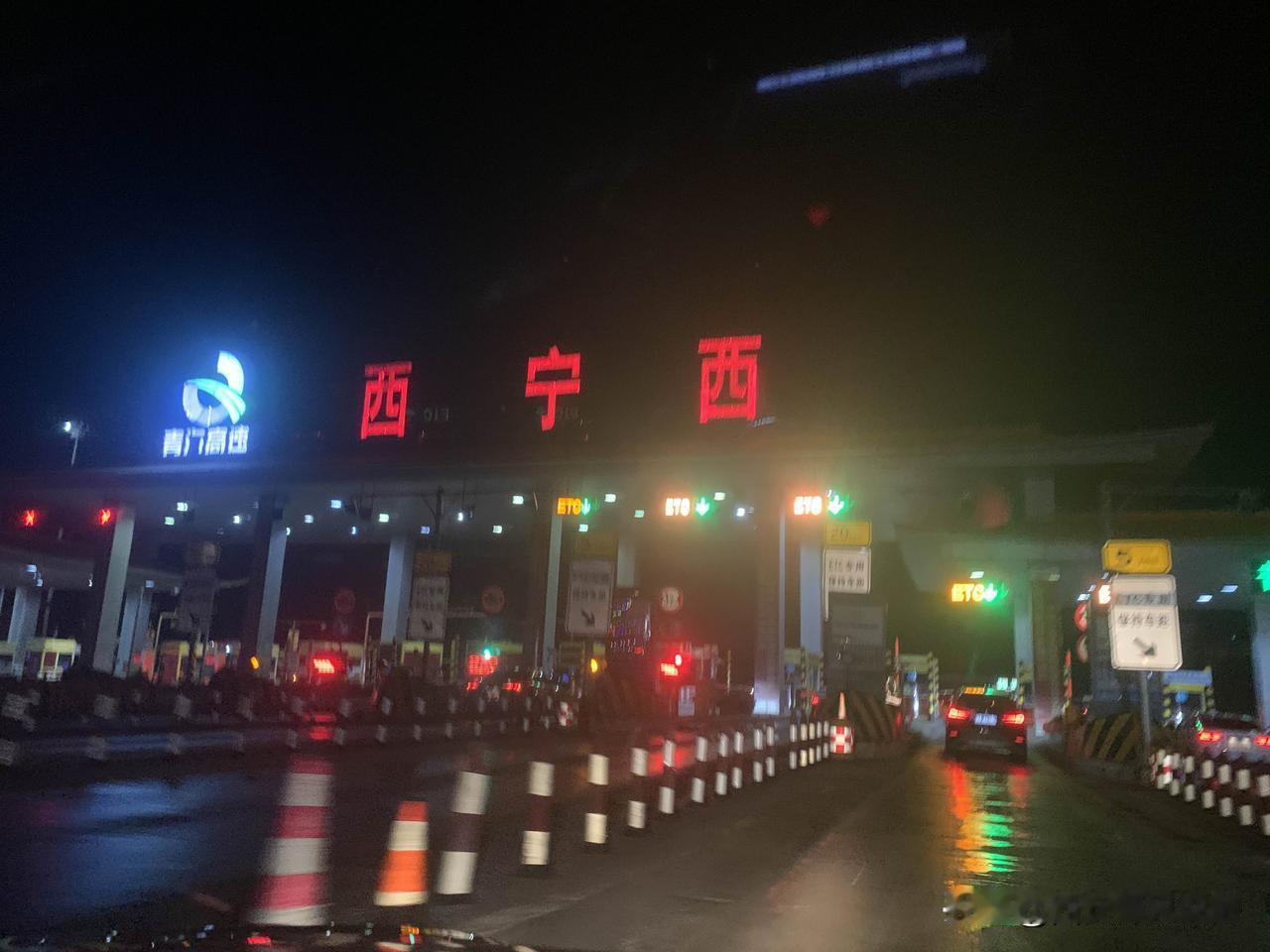 昨晚到西宁，确实凉快，今天专程到军阀马步芳的官邸过来参观，没想到好多年未开放了，