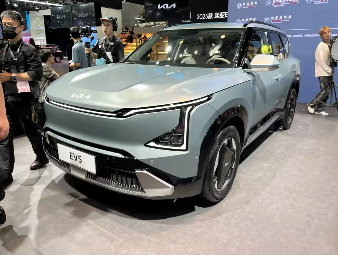 起亚EV5创新的设计不错