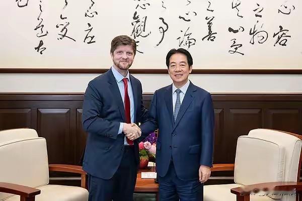 “统一后中国更强”，赖清德是什么意思？这是在抬举大陆呢还是恐吓美国。

赖清德最