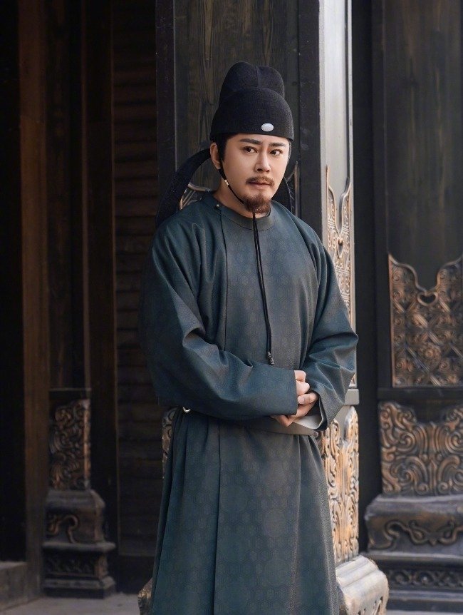 宗峰岩说王一博任嘉伦超敬业 老戏骨宗峰岩谈及合作过的年轻演员，直言王一博、任嘉伦