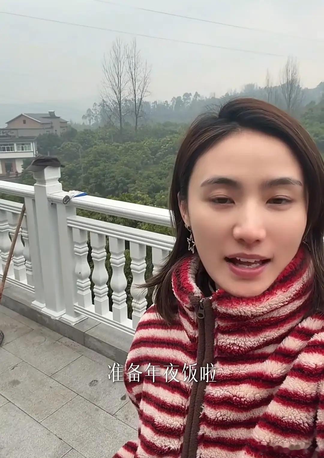 李亚鹏前妻回四川过年，住村里山上大别墅，三层楼院子大到能跑步！ 