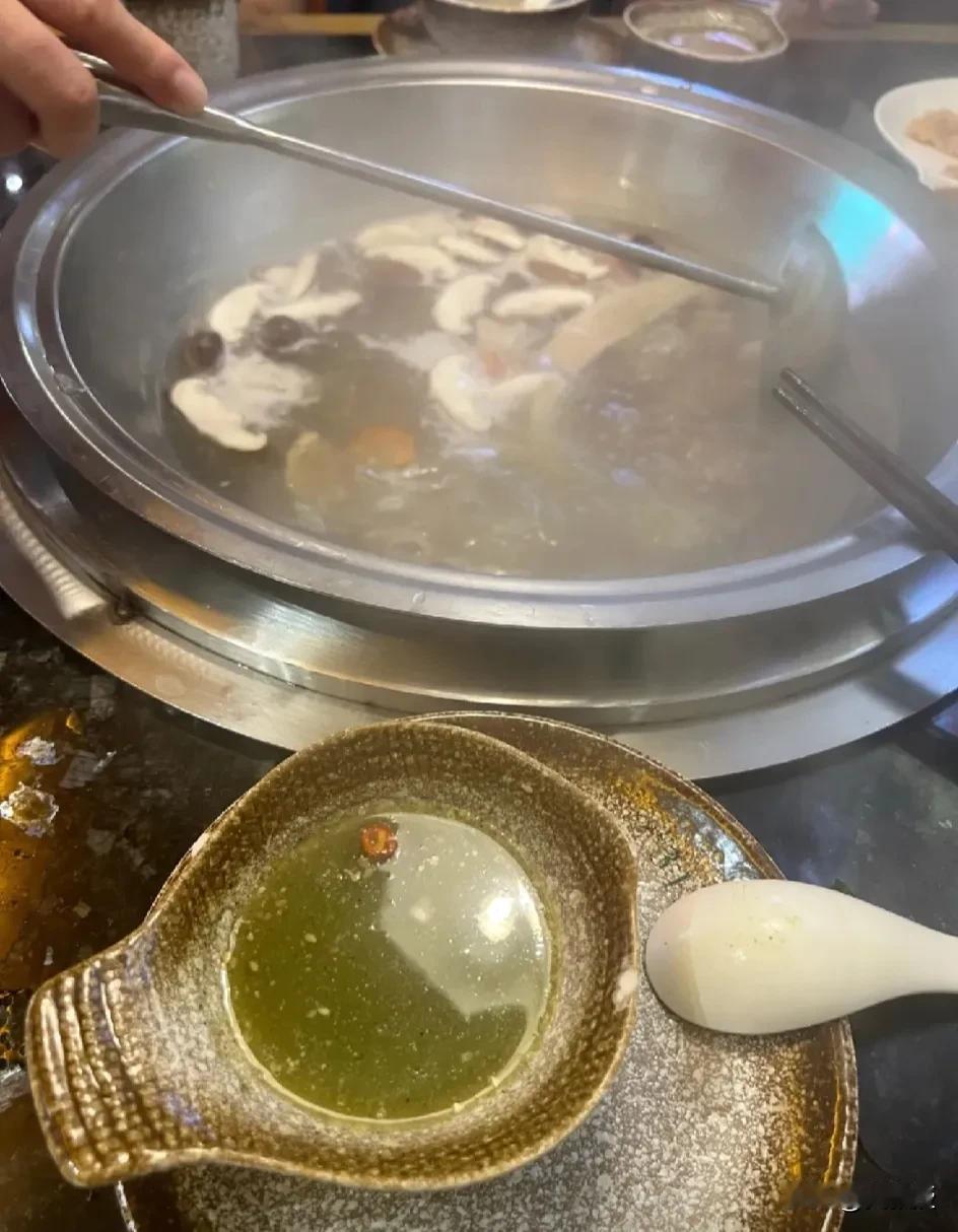 吃饭的老据点，313羊庄
在杭州和几位浙江的教授，媒体大咖一起喝点
人到中年，吐