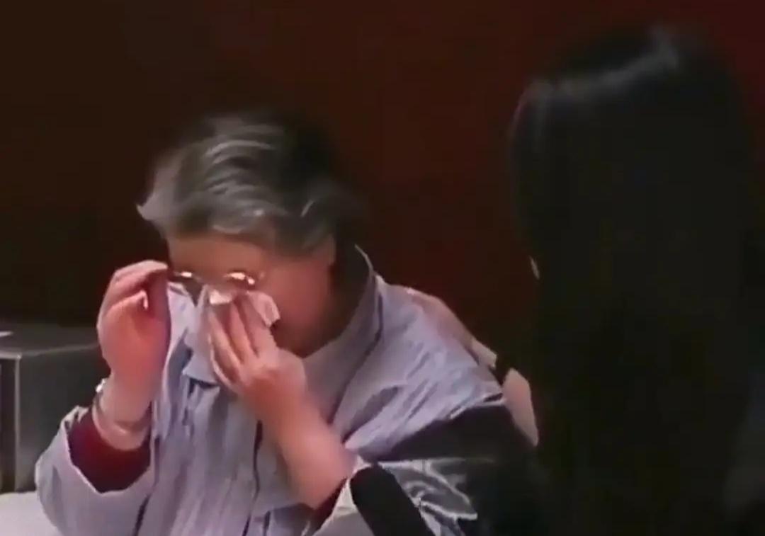邵华替姐姐刘思齐讲述，毛主席告诉她岸英的实情，邵华也忍不住泪流。
 
关于毛岸英