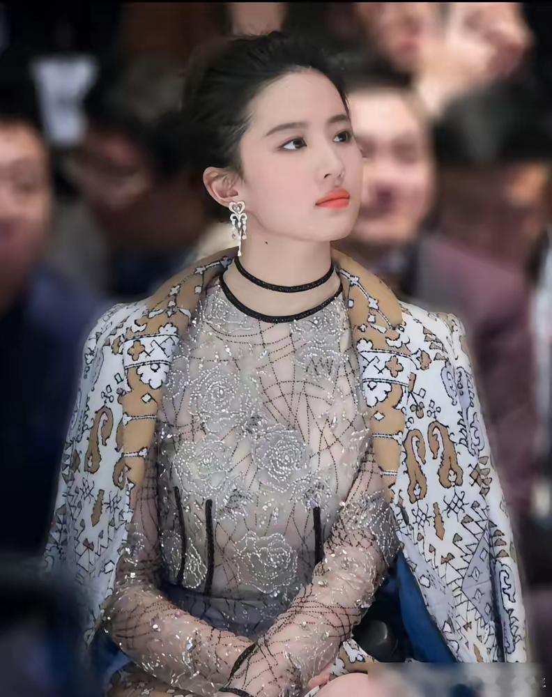 刘亦菲的美丽实在令人赞叹，这一造型是我最爱的其中之一。 
