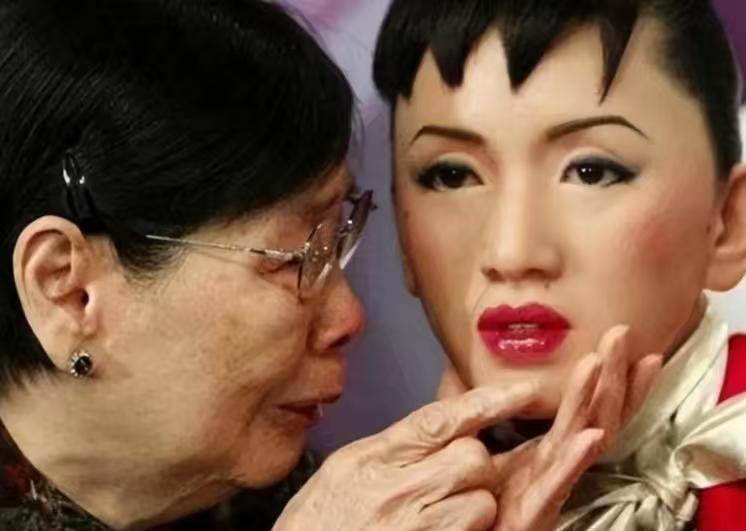 梅艳芳这信托基金，才叫看透了人心！2003年她去世后，遗嘱写得清清楚楚，母亲每月