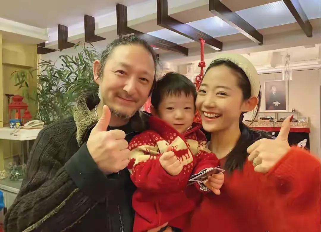 三宝和万千惠相恋时，女方21岁，是中戏音乐剧大四学生，男方46岁，是著名音乐剧制