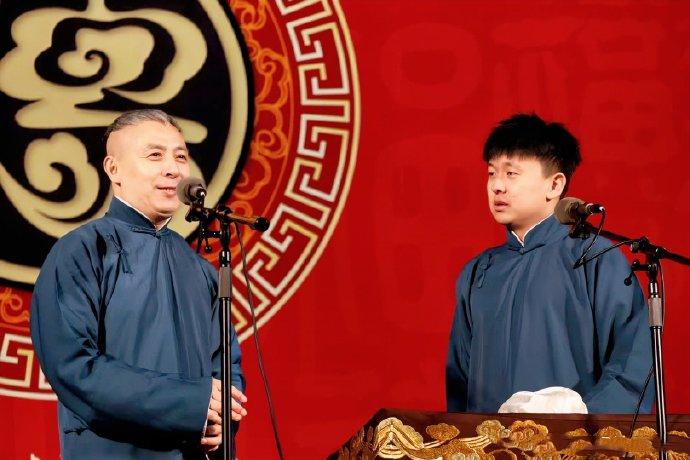 带病商演，高铁写论文，发生感恩德云社，感恩师父，感恩衣食父母。于龙化的文案、晒照