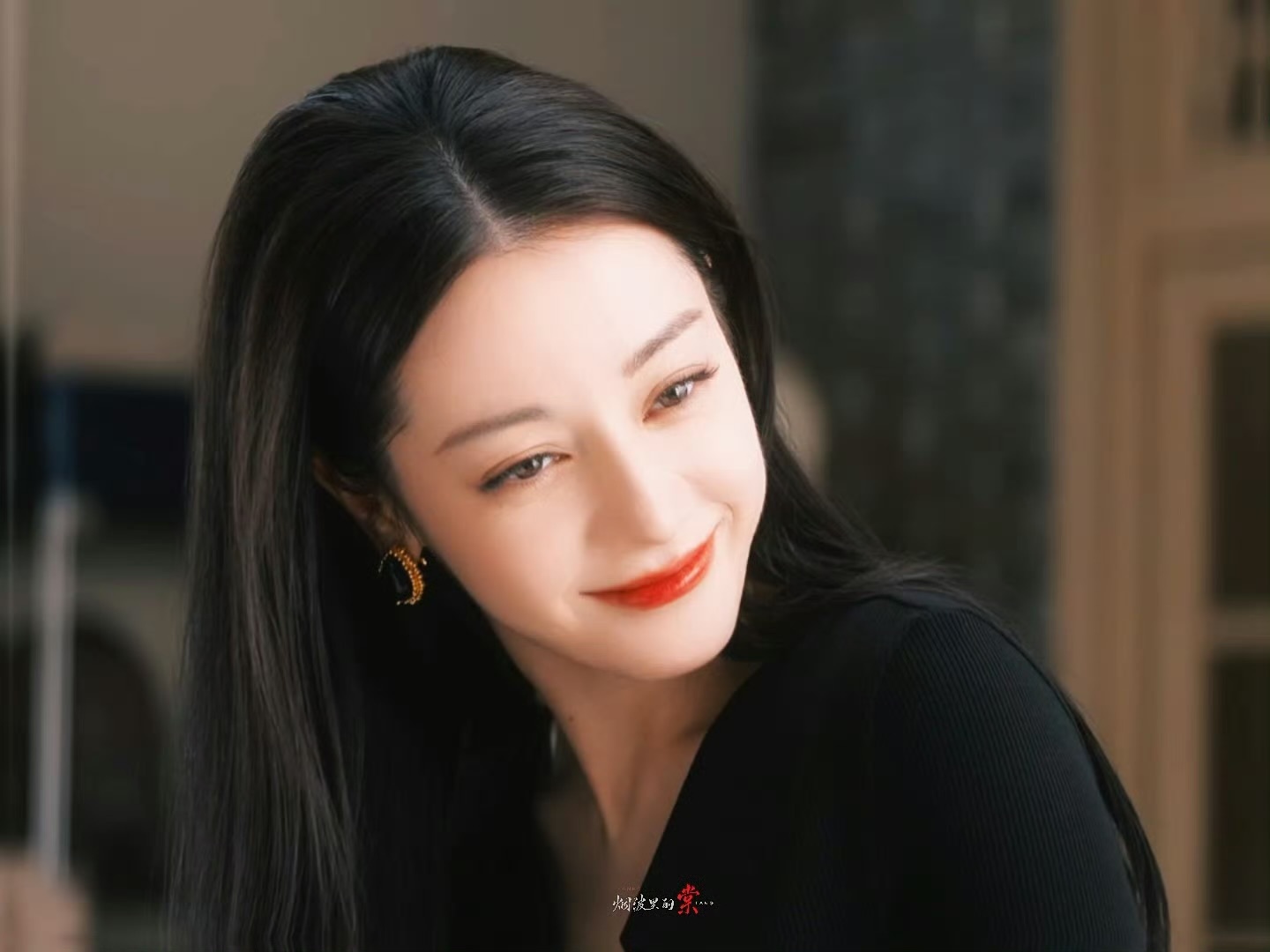 迪丽热巴枭起青壤造型真的美到爆，粉丝可以做个聂九罗穿搭合集，还有导演真的超爱这张