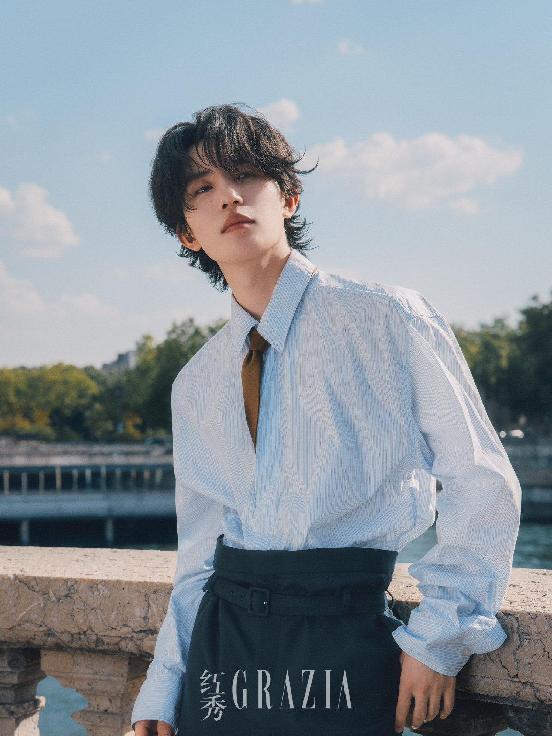 张翅GRAZIA+首封正式出镜GRAZIA+全新封面，携手红秀首度亮相巴黎时装周
