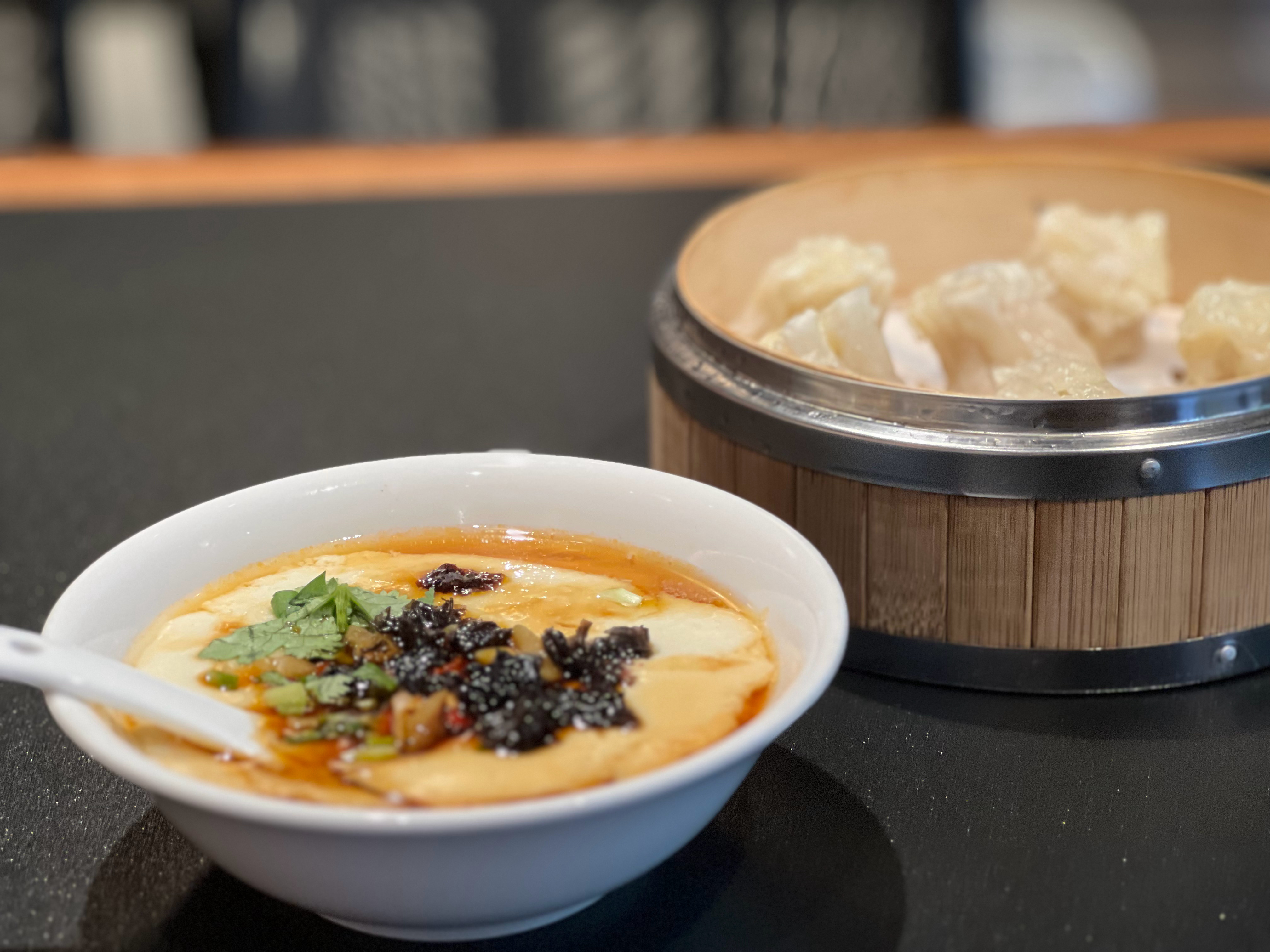 藏在窑湖小镇里的茗岭早市，油条、包子、鲜蔬一应俱全，一口热乎早餐，揽尽山野乡间温