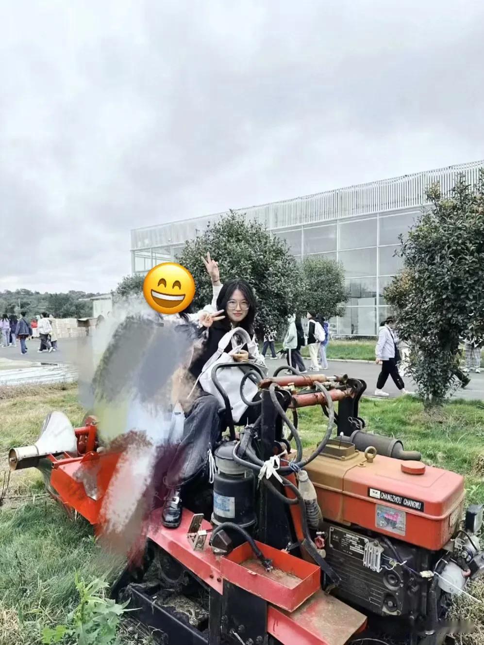 我生的两个女儿，四川娘家人亲戚们都说好，女儿更有福气
福建婆家人说，没儿子就是断