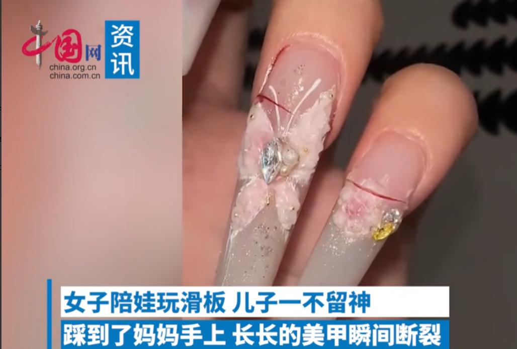 钻心的疼！河南的高女士最近刚做了一个特别长的美甲，做完之后大概有一周的时间，这天