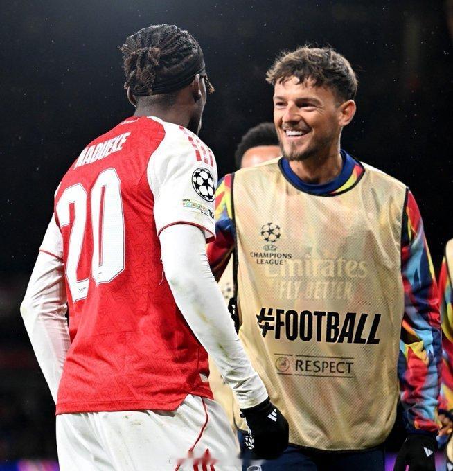 赖特·菲利普斯表示：本·怀特明年夏天有转会切尔西的可能性，他的位置已经被廷伯取代