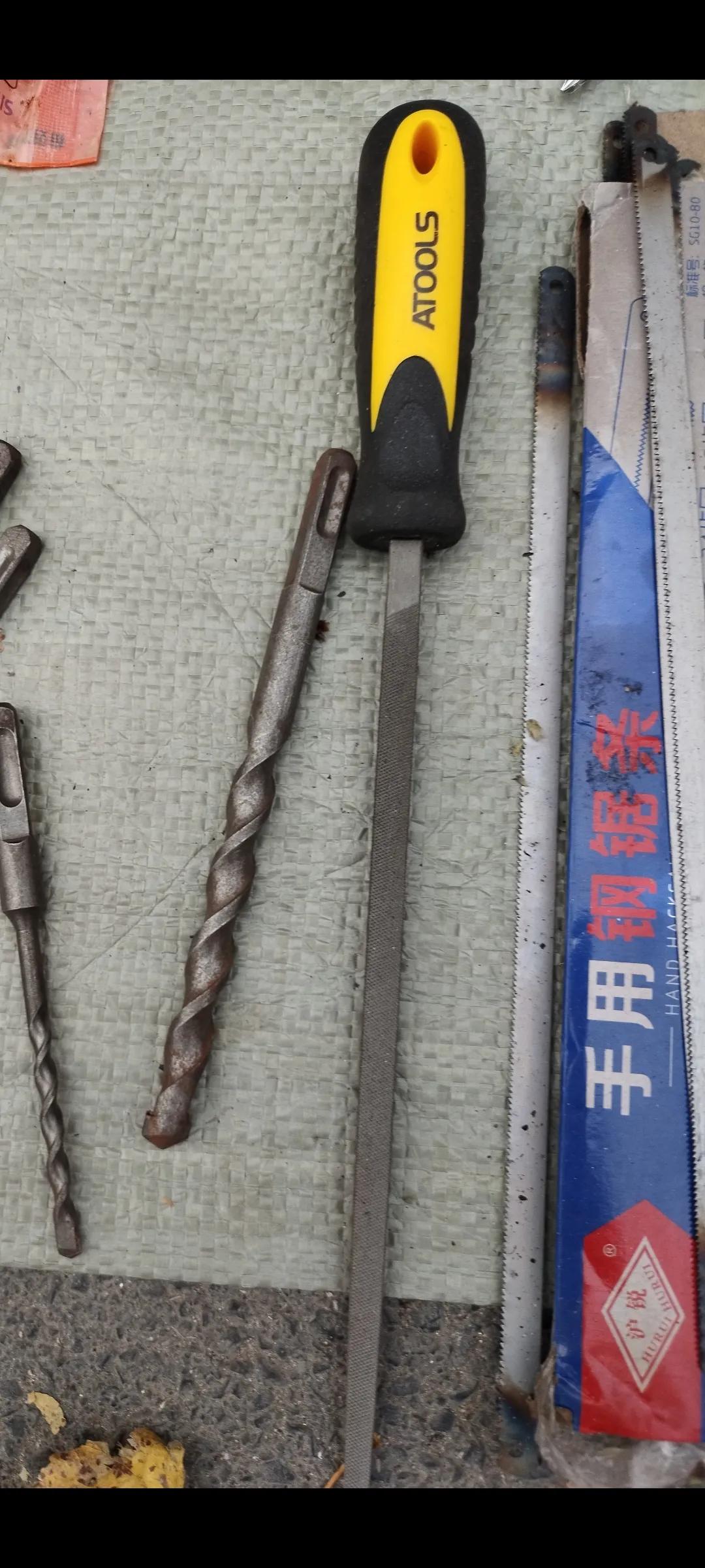 谁认识照片上这三样东西？

说说他们都有什么用途？

让咱们没见过这东西的人也长