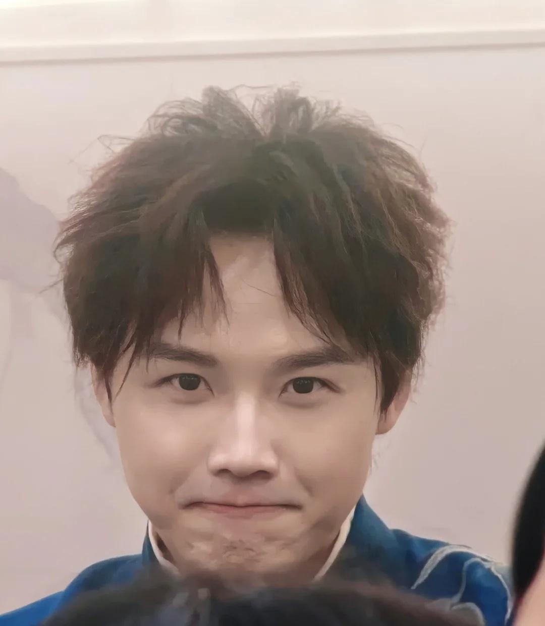 要萌死谁
这都能找到镜头呀🥰
高杨 蓝关雪