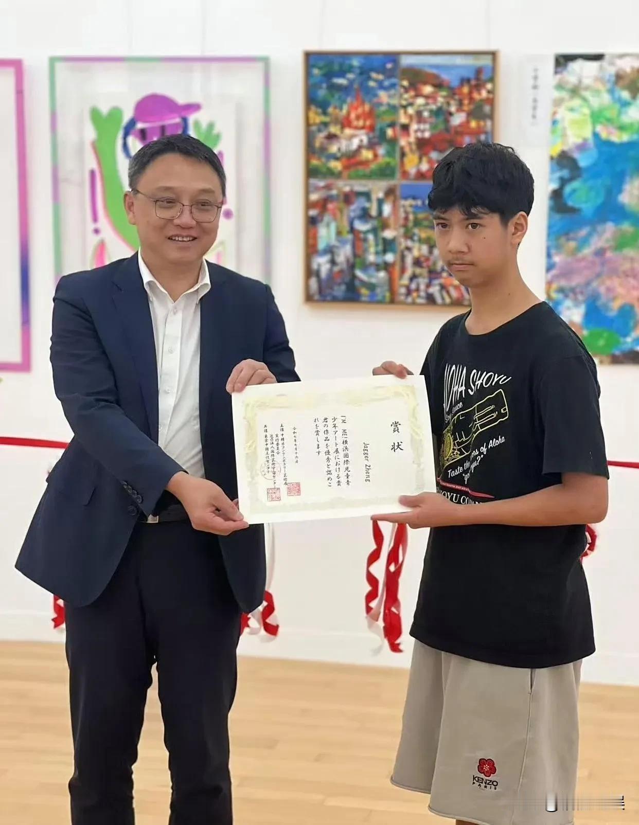 又一个星二代长歪了。
刘芸和郑钧，一直被认为是圈里金童玉女的组合，一个高挑漂亮，