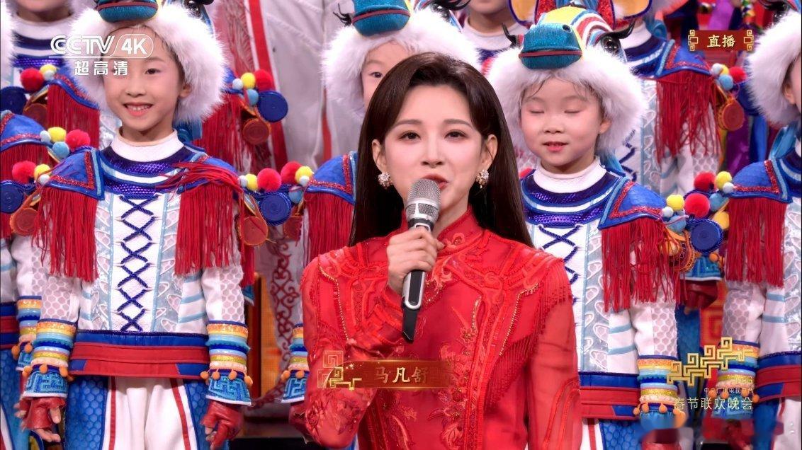 春晚 哇马凡舒好美，落落大方