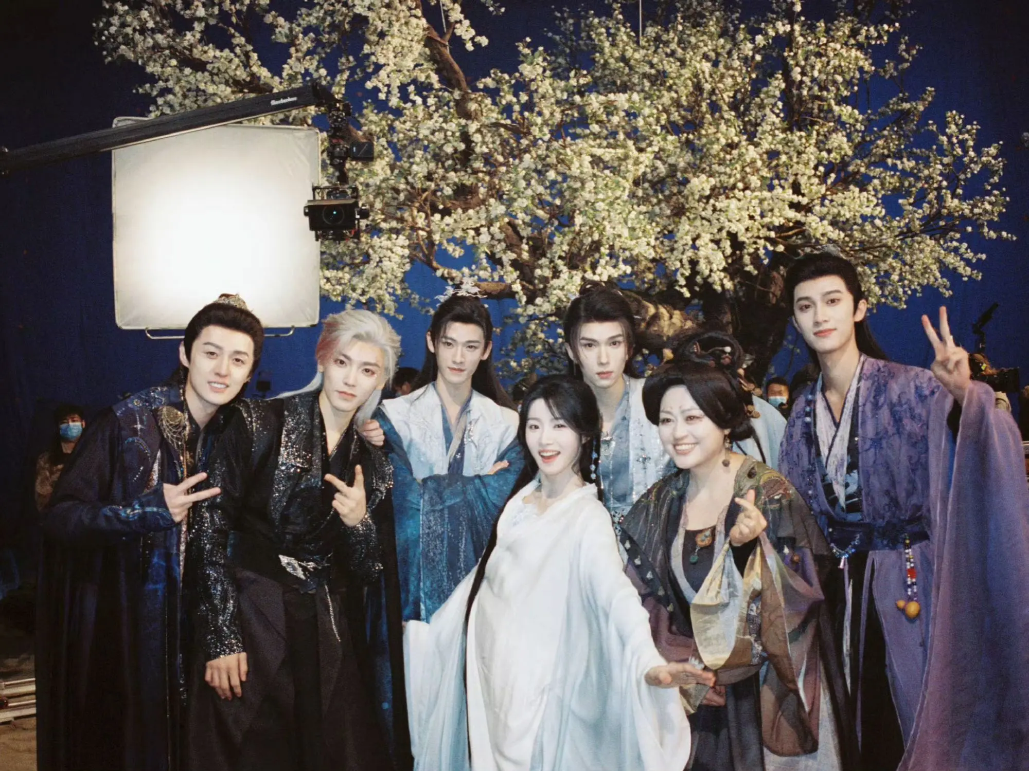 入青云今日收官！ 合虚六境的风停了，姻缘石的红绳却从未松绑青云路远，所...