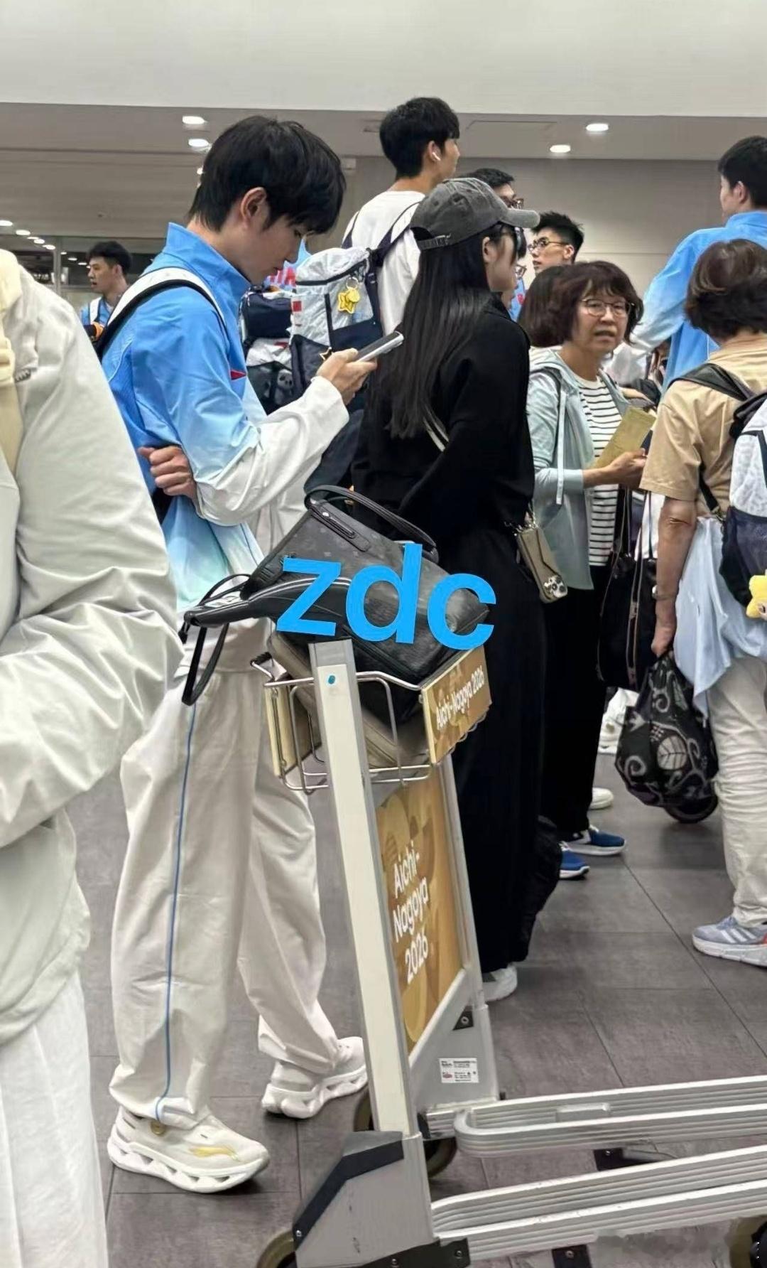 一诺抵达名古屋我朋友偶遇的，哇真的又瘦又高啊啊啊啊[爱慕] ​​​