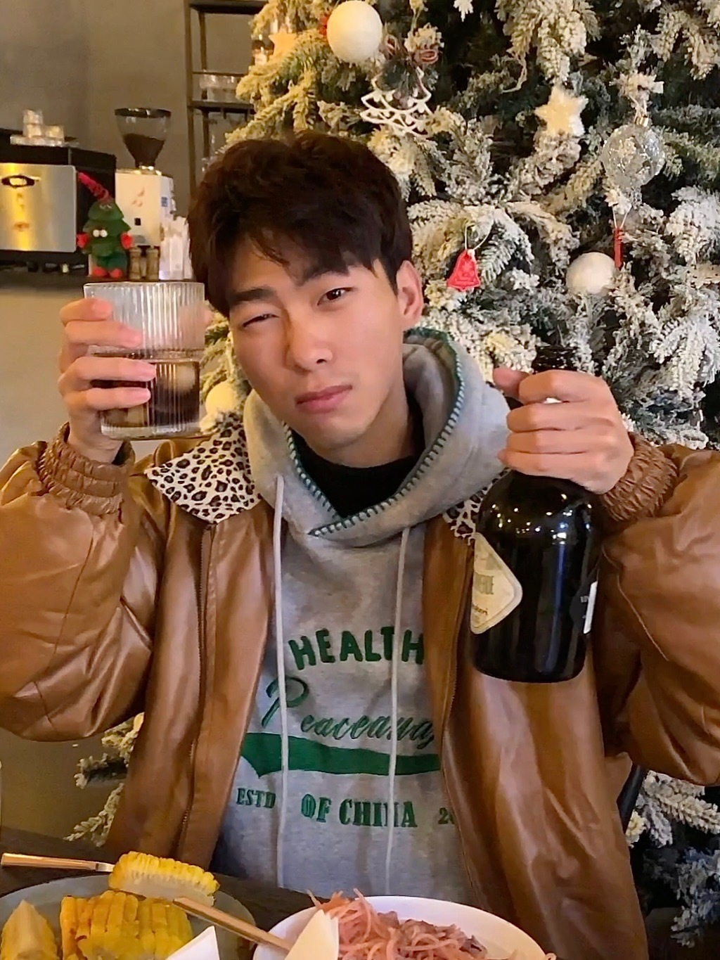 前段时候的p1-2粥粥拍的老不错了哈哈哈哈p3路过发现好看的天色p4遇见的搞怪猫