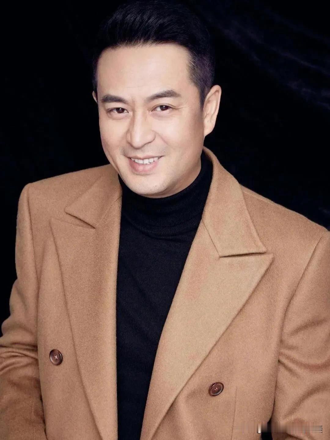 他被前妻骂软饭男，二婚后爆火，送妻子7000万豪宅。
张嘉译作为老戏骨饰演的的角