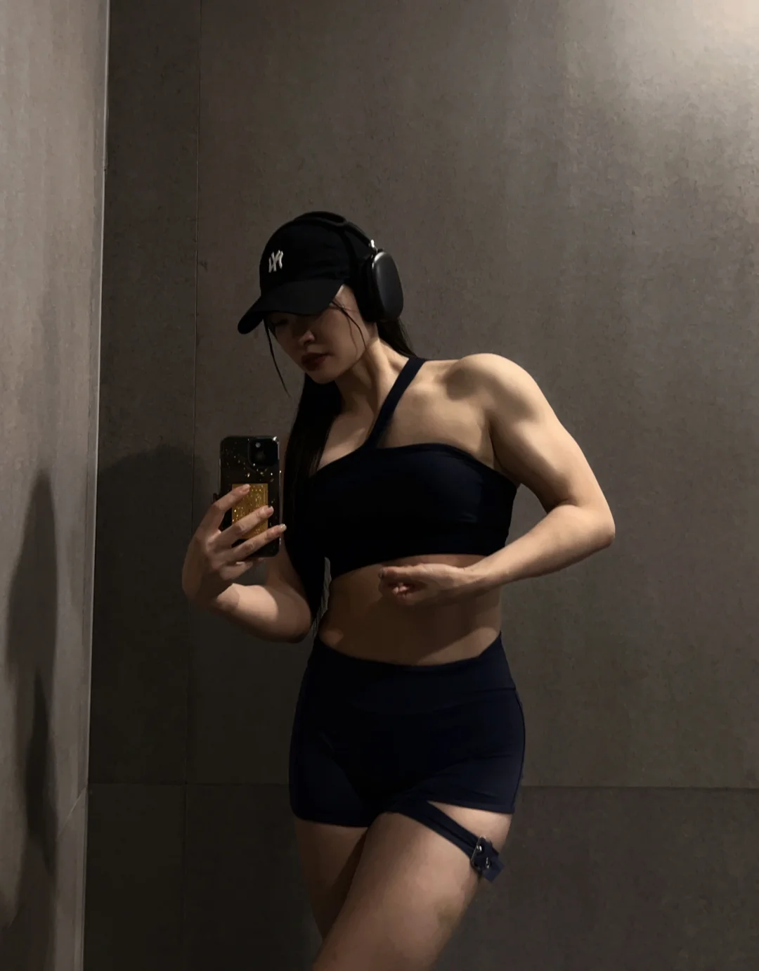 肌肉这么壮的我，可以吸引100个女生的喜欢么