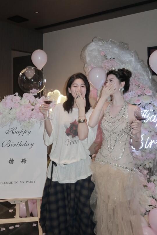 和姐妹的生日合照就这么拍！！