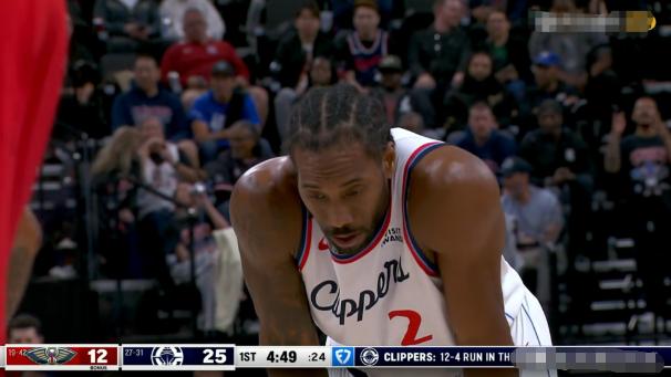 快船当家球星伦纳德真是王者归来！在今天快船主场迎战鹈鹕的比赛中，目前双方半场战罢