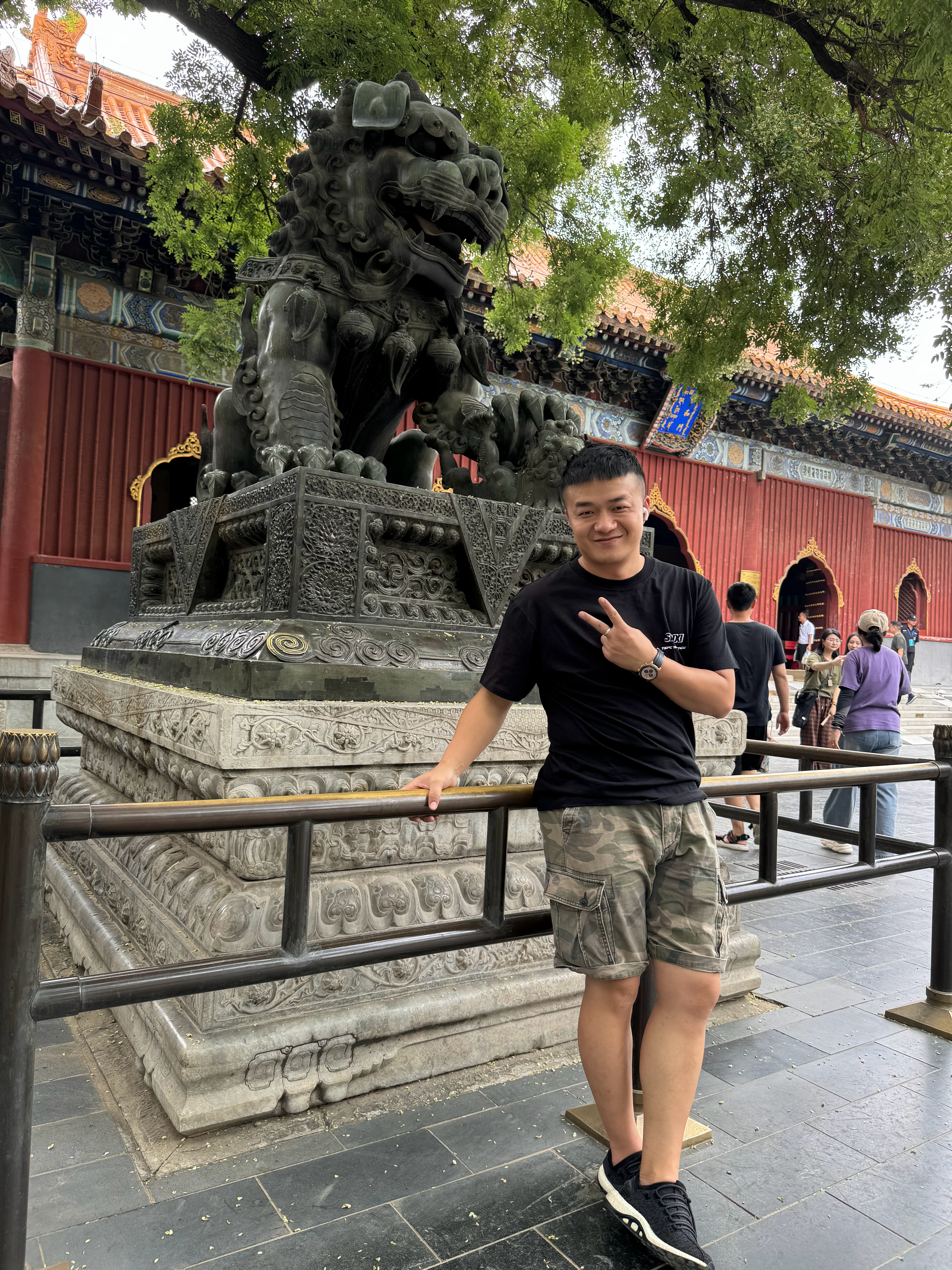 眼前的这个男人，今天正在过他18岁零几个月的生日。[[酷]我感觉这个男人，人生第