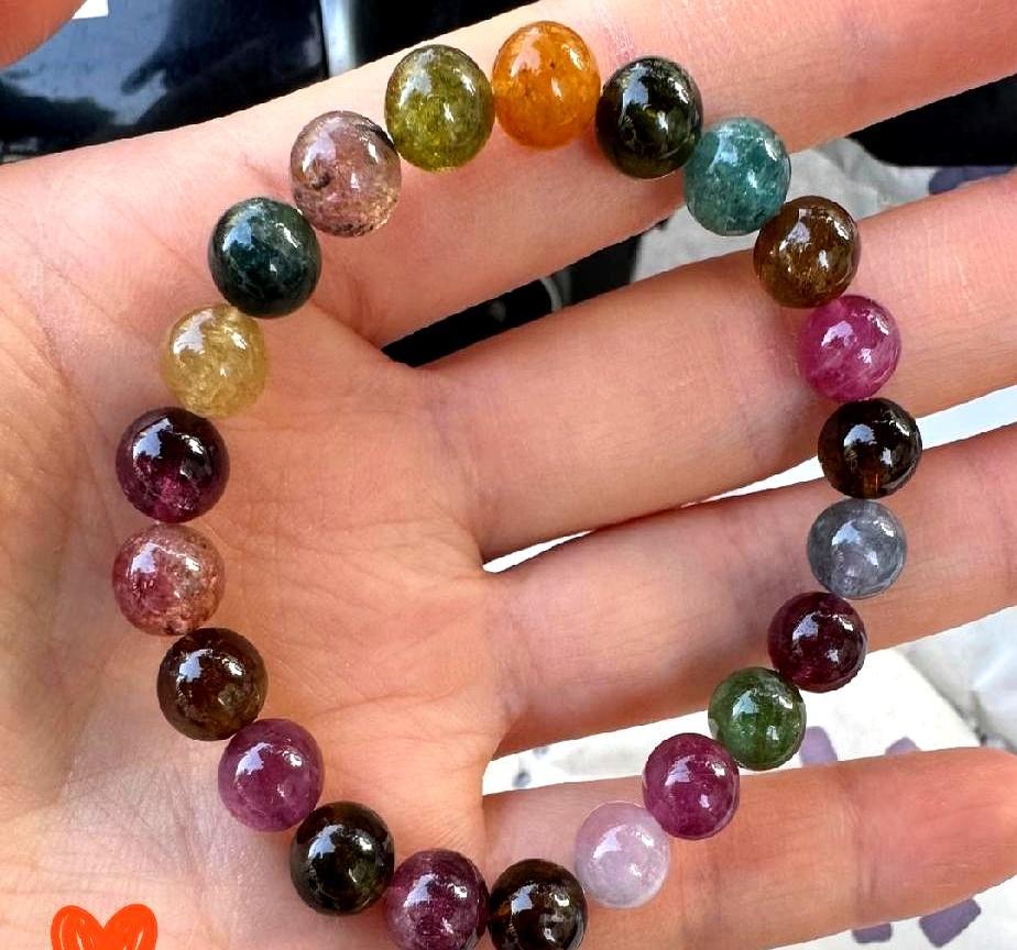 3万块项链被当玻璃，只因不识碧玺。
 
上周陪闺蜜去典当行，她那条旅游时买的粉红